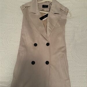Tahari Light Beige Sleeveless Coat